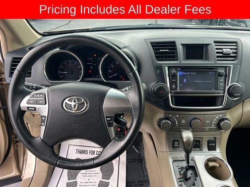 Sandy Beach Metallic 2013 Toyota Highlander SE