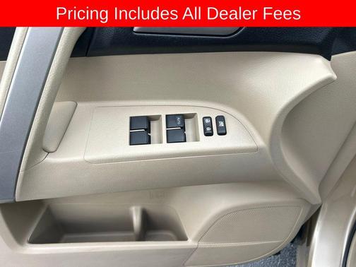 Sandy Beach Metallic 2013 Toyota Highlander SE