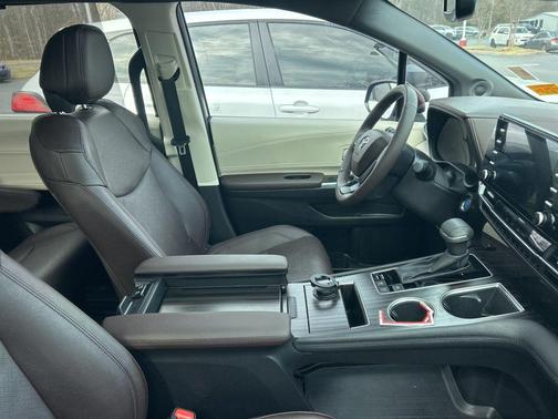 2024 Toyota Sienna Platinum