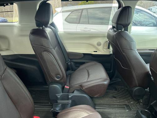 2024 Toyota Sienna Platinum