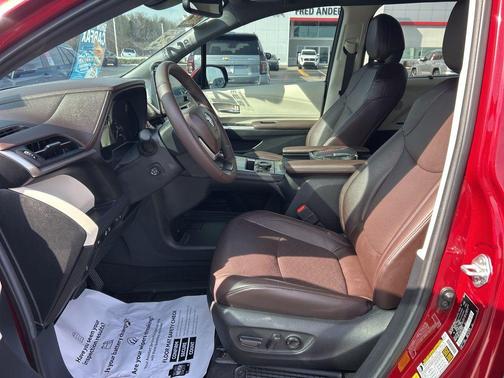 2024 Toyota Sienna Platinum