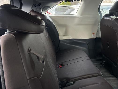 2024 Toyota Sienna Platinum