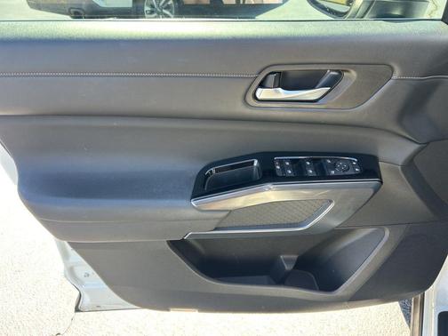 Pearl White Tricoat 2022 Nissan Pathfinder SL 2WD