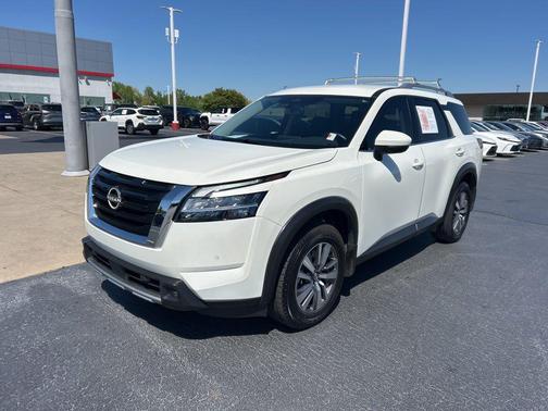 Pearl White Tricoat 2022 Nissan Pathfinder SL 2WD