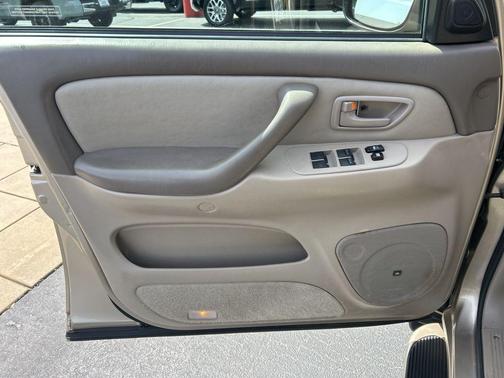 2006 Toyota Sequoia SR5