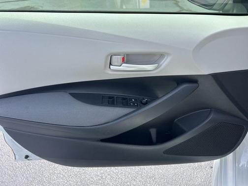 Super White 2021 Toyota Corolla Hybrid SE