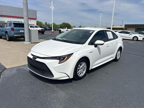 Super White 2021 Toyota Corolla Hybrid SE