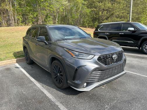 Magnetic Gray Metallic 2023 Toyota Highlander XSE