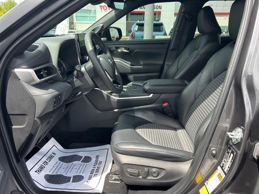 Magnetic Gray Metallic 2023 Toyota Highlander XSE