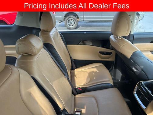 Snow White Pearl 2024 Kia Carnival EX