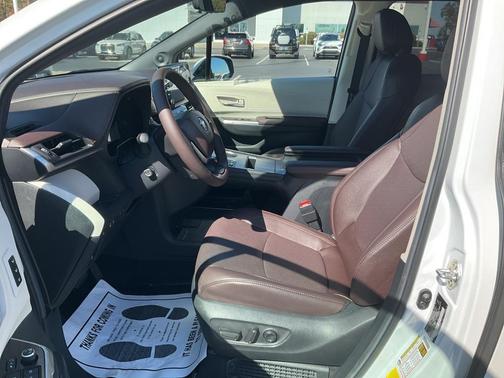 2024 Toyota Sienna Platinum 7 Passenger