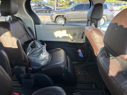 2024 Toyota Sienna Platinum 7 Passenger