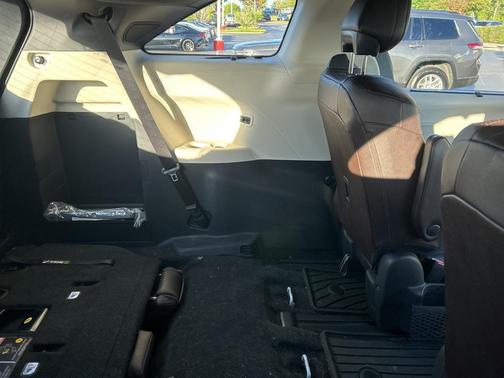 2024 Toyota Sienna Platinum 7 Passenger