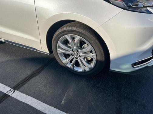 2024 Toyota Sienna Platinum 7 Passenger