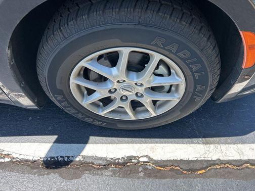 Brilliant Black Crystal Pearlcoat 2024 Chrysler Pacifica Touring L