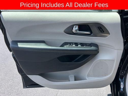 Brilliant Black Crystal Pearlcoat 2024 Chrysler Pacifica Touring L