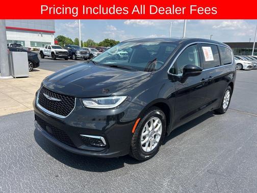 Brilliant Black Crystal Pearlcoat 2024 Chrysler Pacifica Touring L