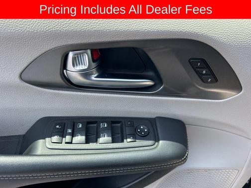 Brilliant Black Crystal Pearlcoat 2024 Chrysler Pacifica Touring L