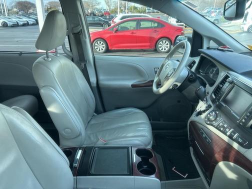 2013 Toyota Sienna XLE