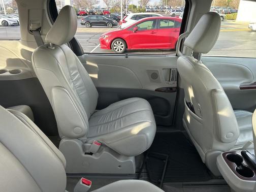 2013 Toyota Sienna XLE