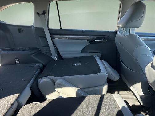 2024 Toyota Highlander Platinum