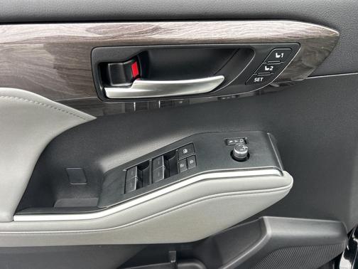 2024 Toyota Highlander Platinum