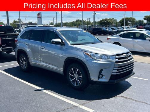 Celestial Silver Metallic 2017 Toyota Highlander XLE