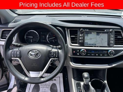 Celestial Silver Metallic 2017 Toyota Highlander XLE