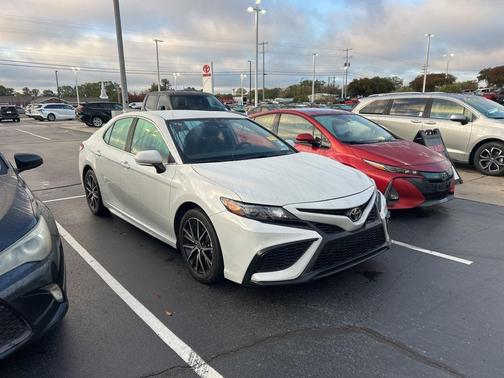 2023 Toyota Camry SE