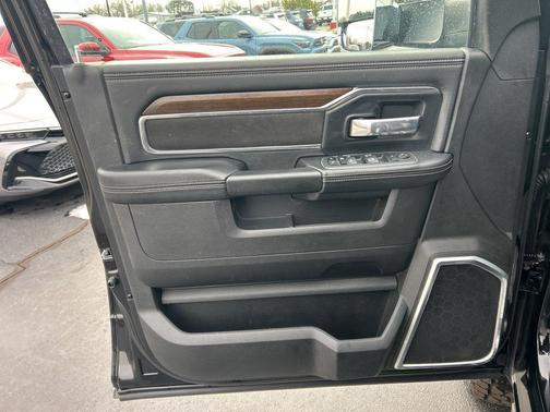 2022 RAM 2500 Laramie Crew Cab 4x4 6'4' Box