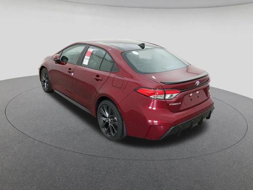 Ruby Flare Pearl/Midnight Black Metallic 2026 Toyota Corolla SE