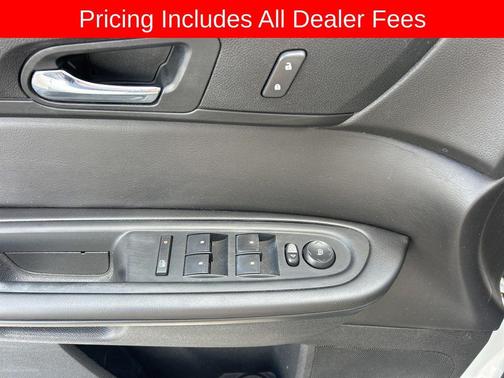 Summit White 2017 Chevrolet Traverse 1LT