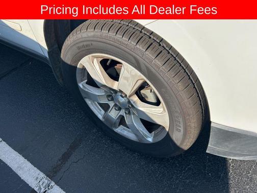 Summit White 2017 Chevrolet Traverse 1LT