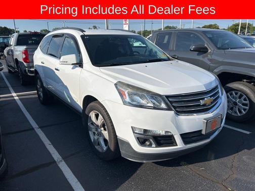 Summit White 2017 Chevrolet Traverse 1LT