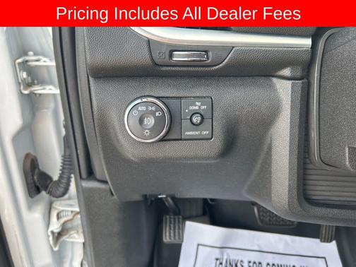 Summit White 2017 Chevrolet Traverse 1LT