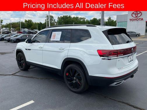 Pure White 2024 Volkswagen Atlas 2.0T SE w/Technology