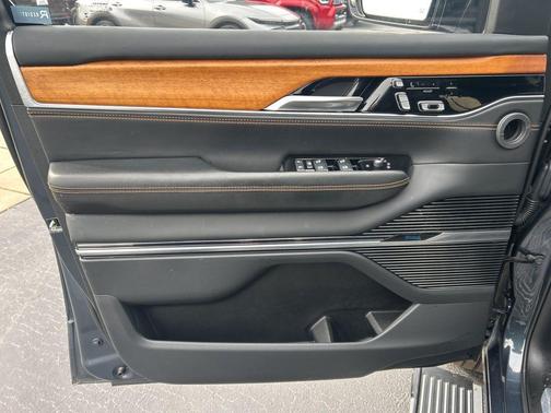 2024 Jeep Grand Wagoneer Series III 4x4