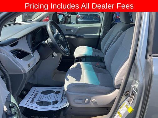 Silver Sky Metallic 2016 Toyota Sienna LE