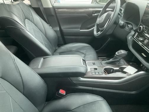 2024 Toyota Highlander Platinum