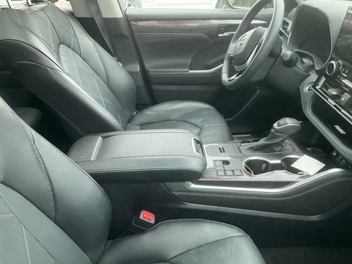 2024 Toyota Highlander Platinum