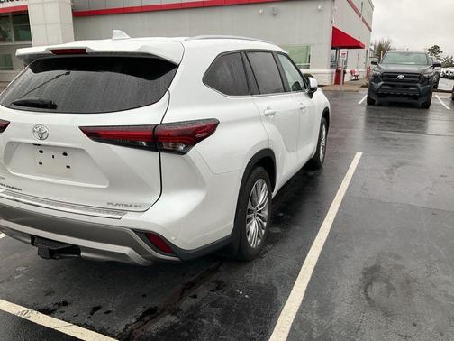 2024 Toyota Highlander Platinum