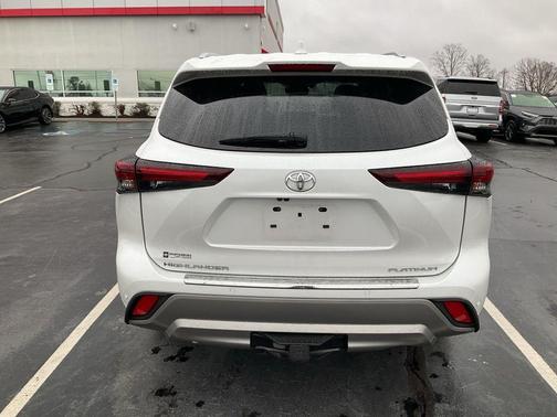 2024 Toyota Highlander Platinum