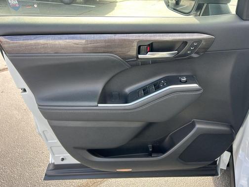 2024 Toyota Highlander Platinum