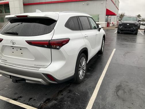 2024 Toyota Highlander Platinum
