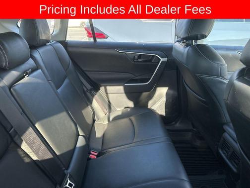 Ice Cap 2025 Toyota RAV4 LE