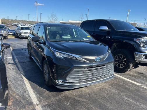 2021 Toyota Sienna XLE 7 Passenger