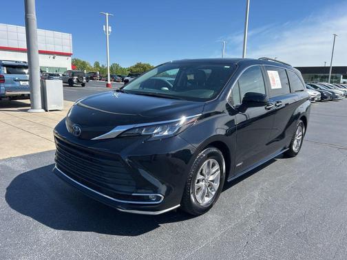 2021 Toyota Sienna XLE 7 Passenger