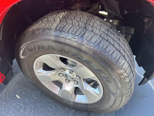 Flame Red Clearcoat 2025 RAM 1500 Big Horn/Lone Star