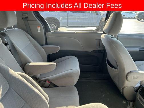 Silver Sky Metallic 2016 Toyota Sienna LE