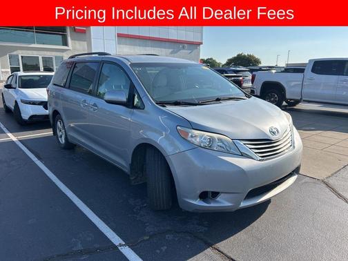Silver Sky Metallic 2016 Toyota Sienna LE
